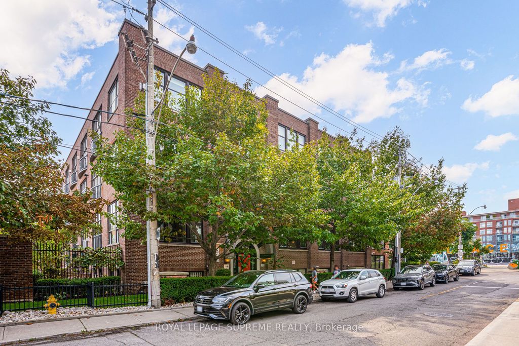 Photo of 371 Wallace Avenue #10, Toronto, ON M6P 3N8 (MLS # W12439922)