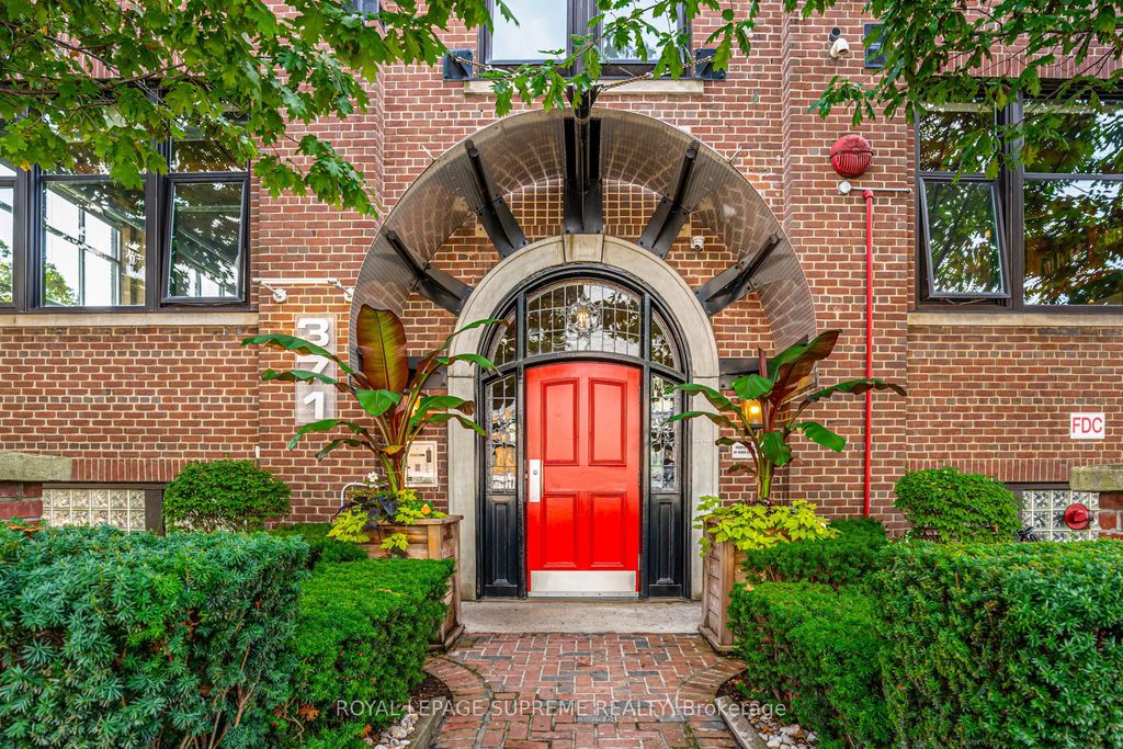 Photo of 371 Wallace Avenue #10, Toronto, ON M6P 3N8 (MLS # W12439922)