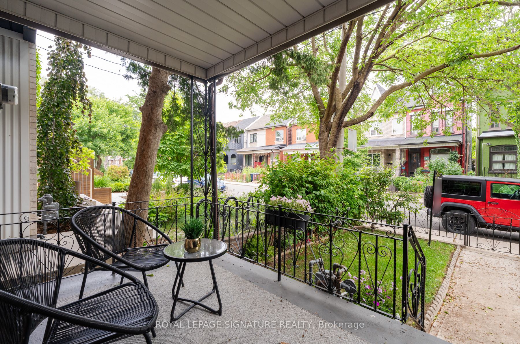136 Montrose Avenue