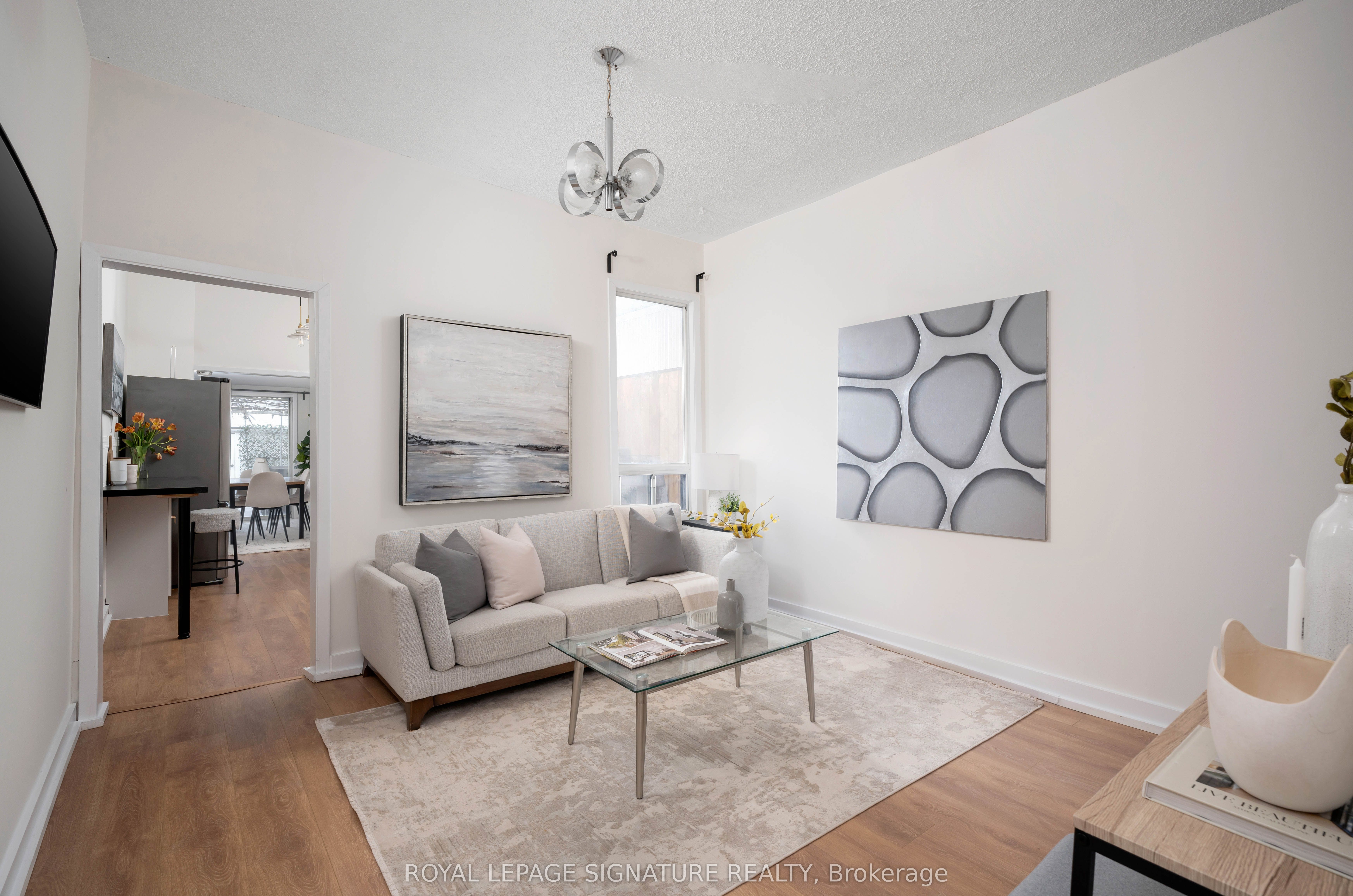 136 Montrose Avenue