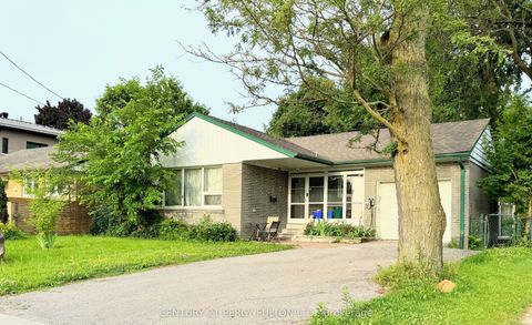 272 Conestoga Avenue Richmond Hill ON L4C 2H2