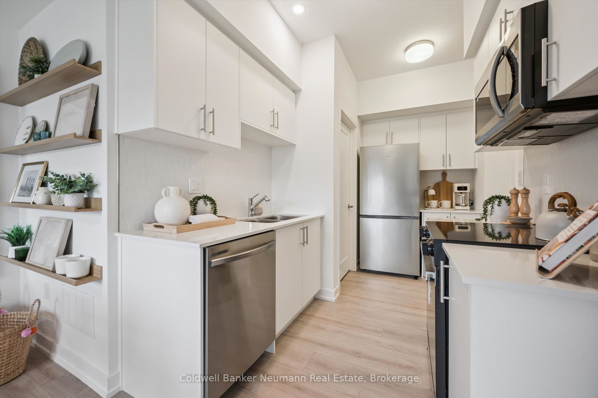 940 St David Street N 107