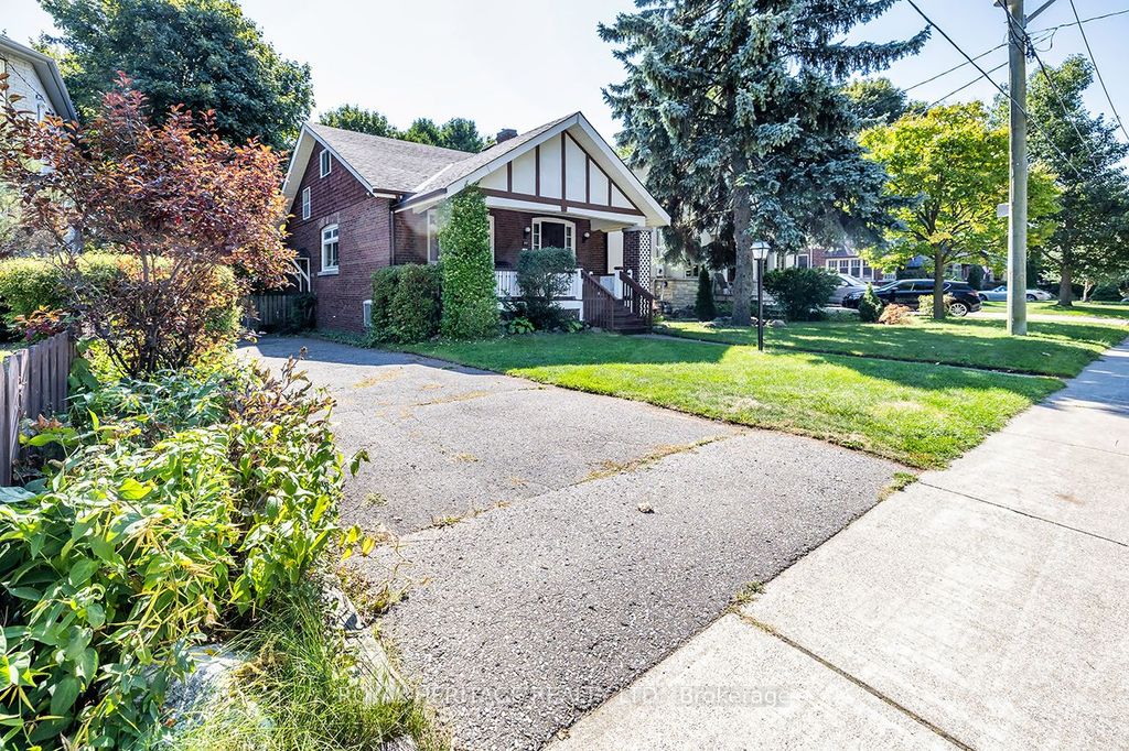 Photo of 39 Kelsonia Avenue, Toronto, ON M1M 1B2 (MLS # E12737882)