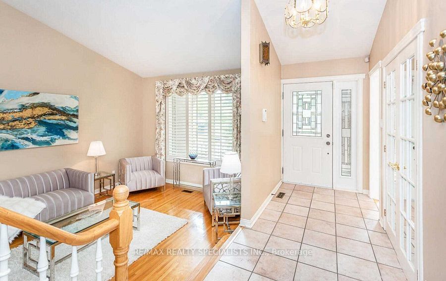 1697 Missenden Crescent