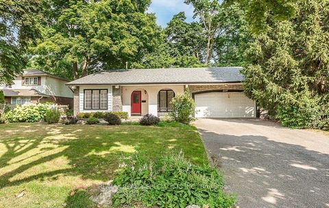 1697 Missenden Crescent Mississauga ON L5J 2T3