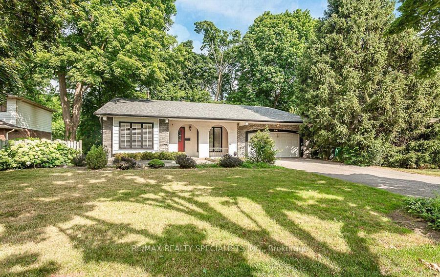 1697 Missenden Crescent