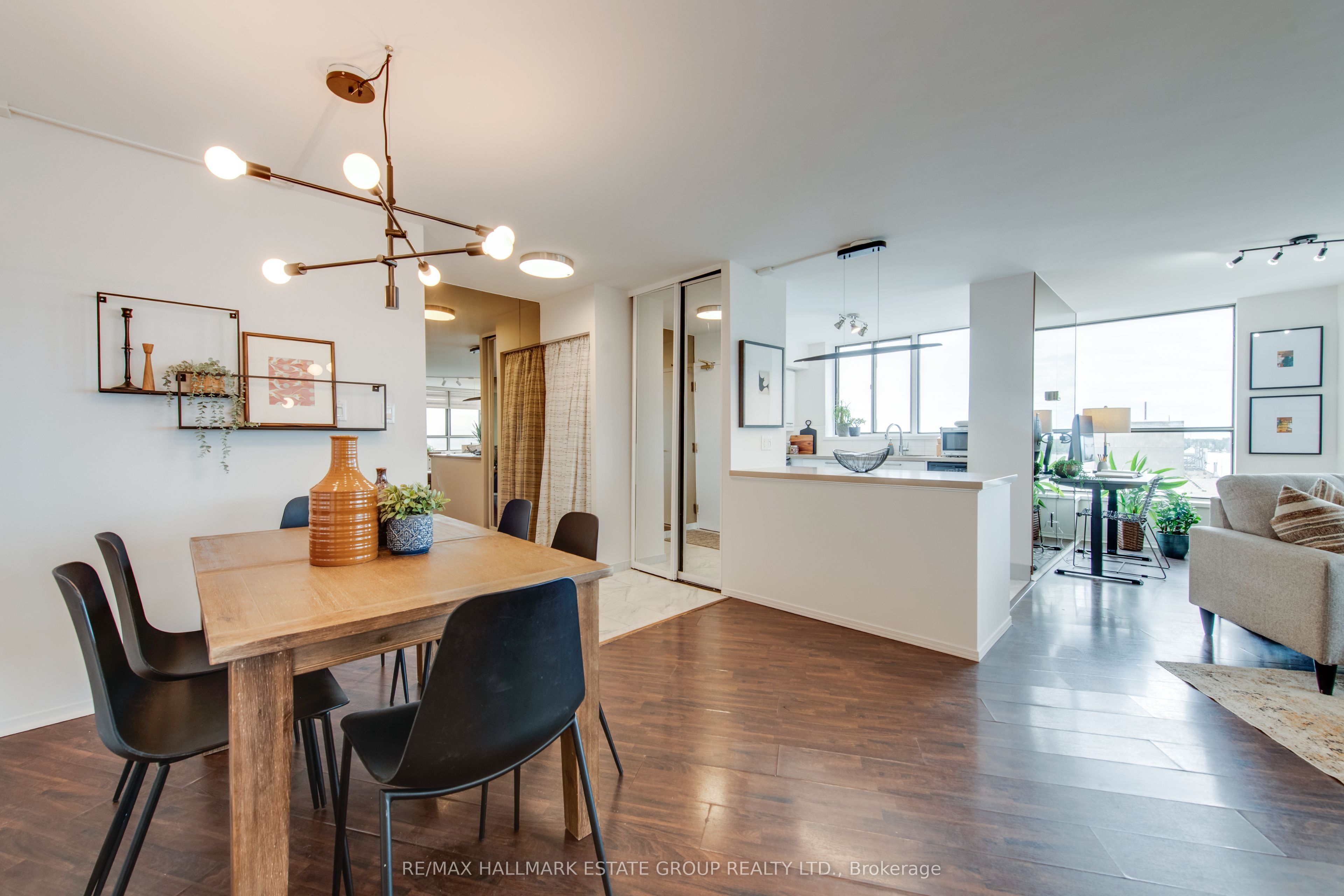 270 Queens Quay W 1102