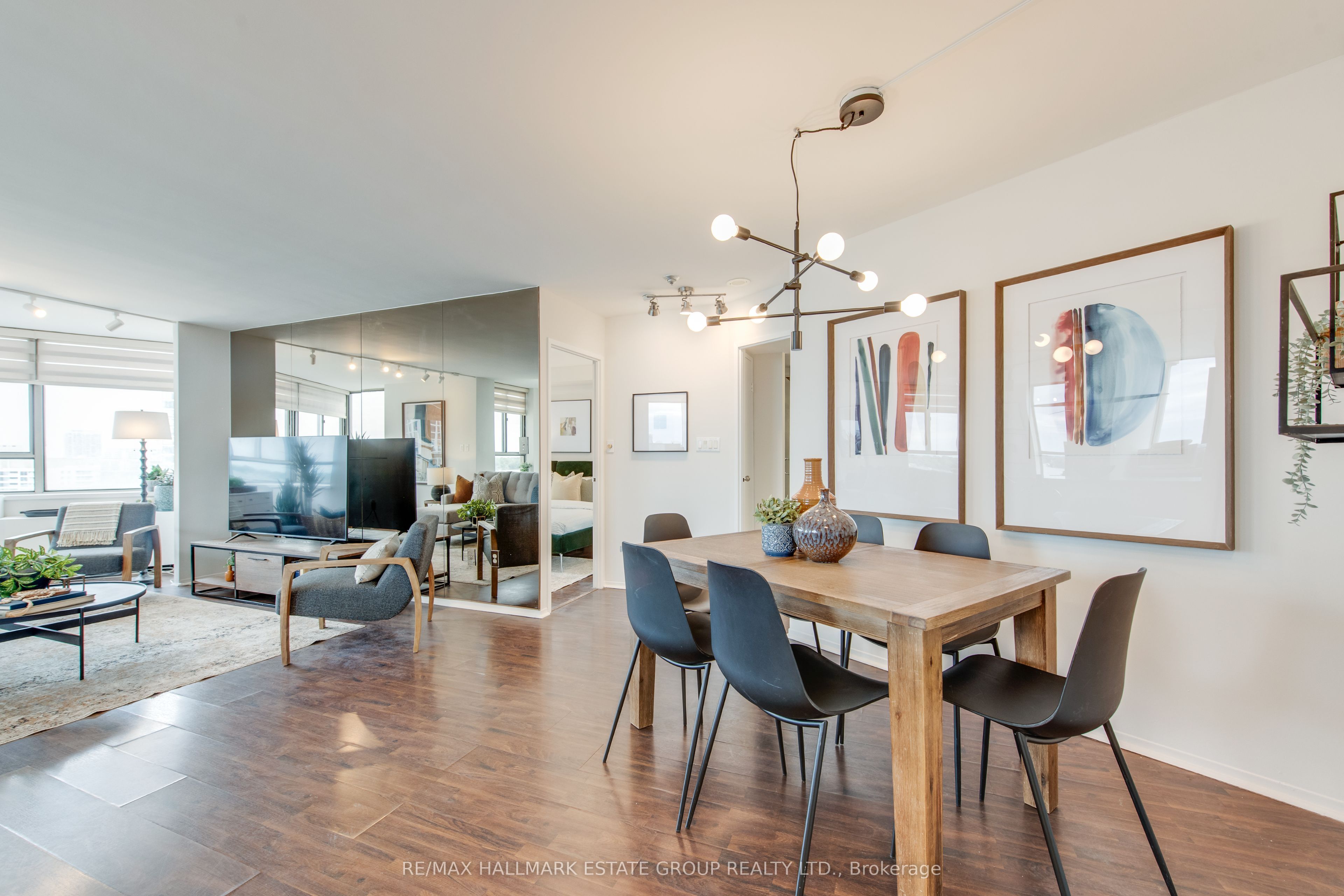 270 Queens Quay W 1102