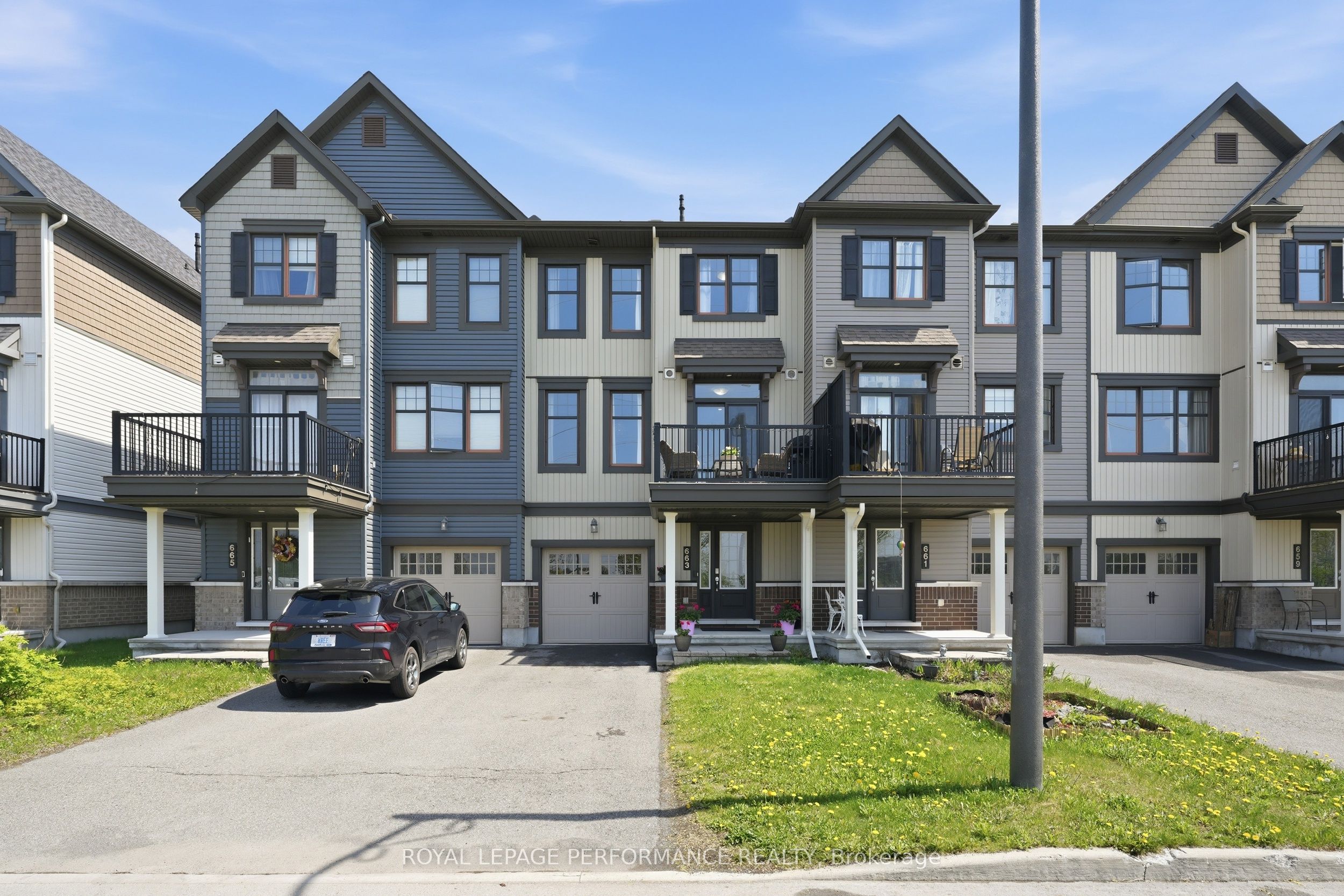 Photo 1 of 31 — 663 Trigoria Crescent, Orleans - Cumberland and Area, ON K4A 1B1
