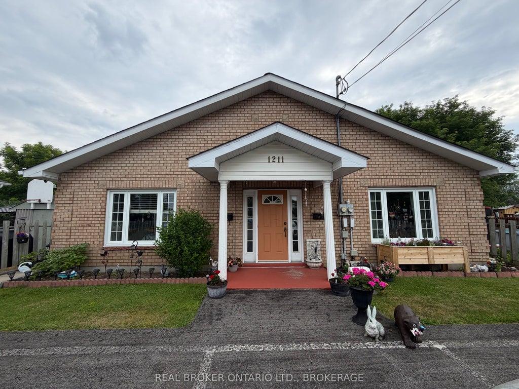 Photo of 1211A-1211B Notre Dame Street, Cornwall, ON K6J 4Y7 (MLS # X14032424)