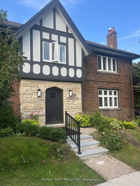 27 Oakview Avenue Bsmt Toronto ON M6P 3J3