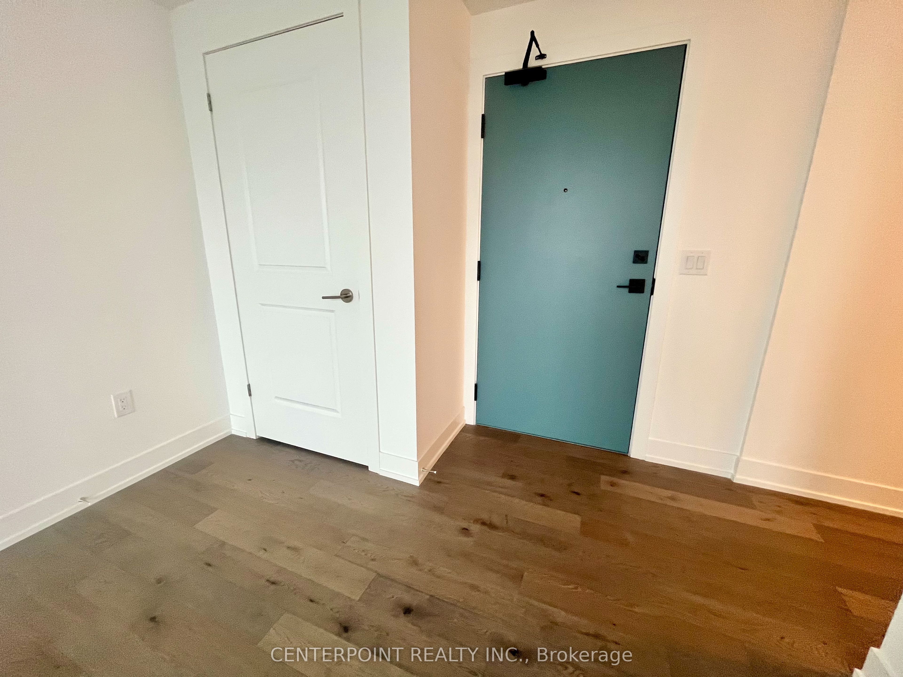 1063 Douglas Mccurdy Common 1102