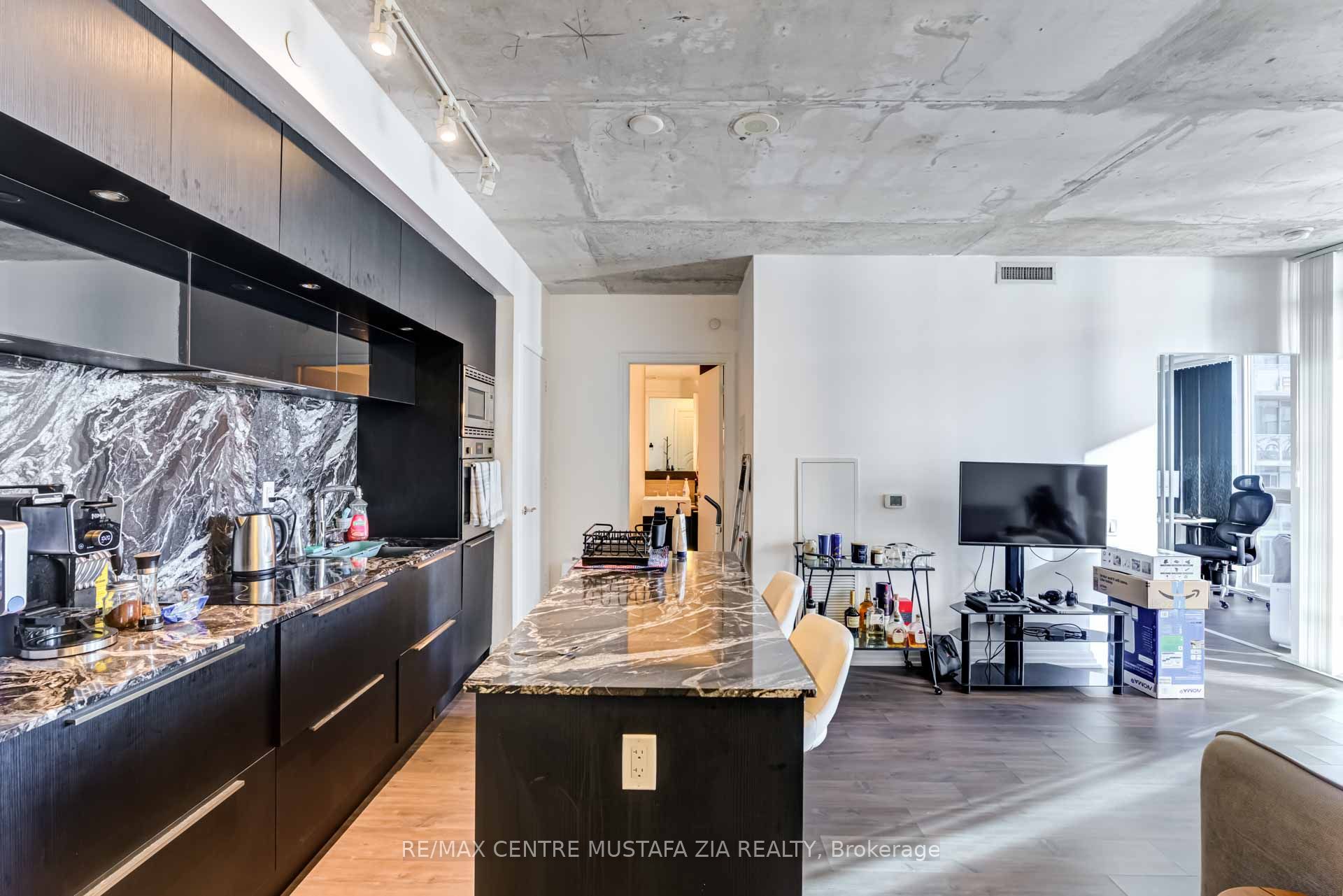 88 Blue Jays Way 2501