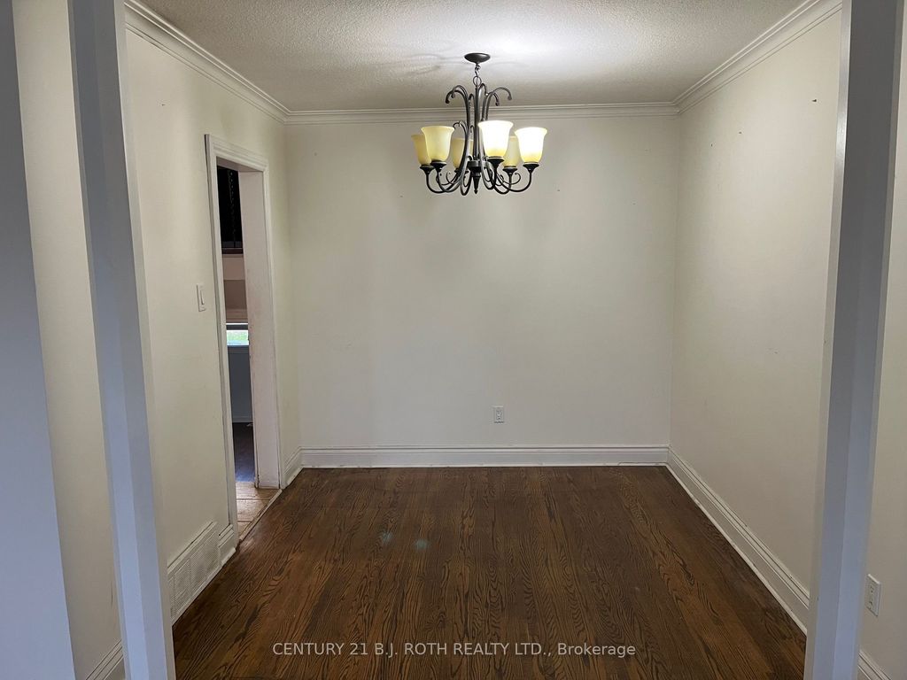 Photo of 33 Bimini Crescent W, Toronto, ON M3N 1S1 (MLS # W12573058)