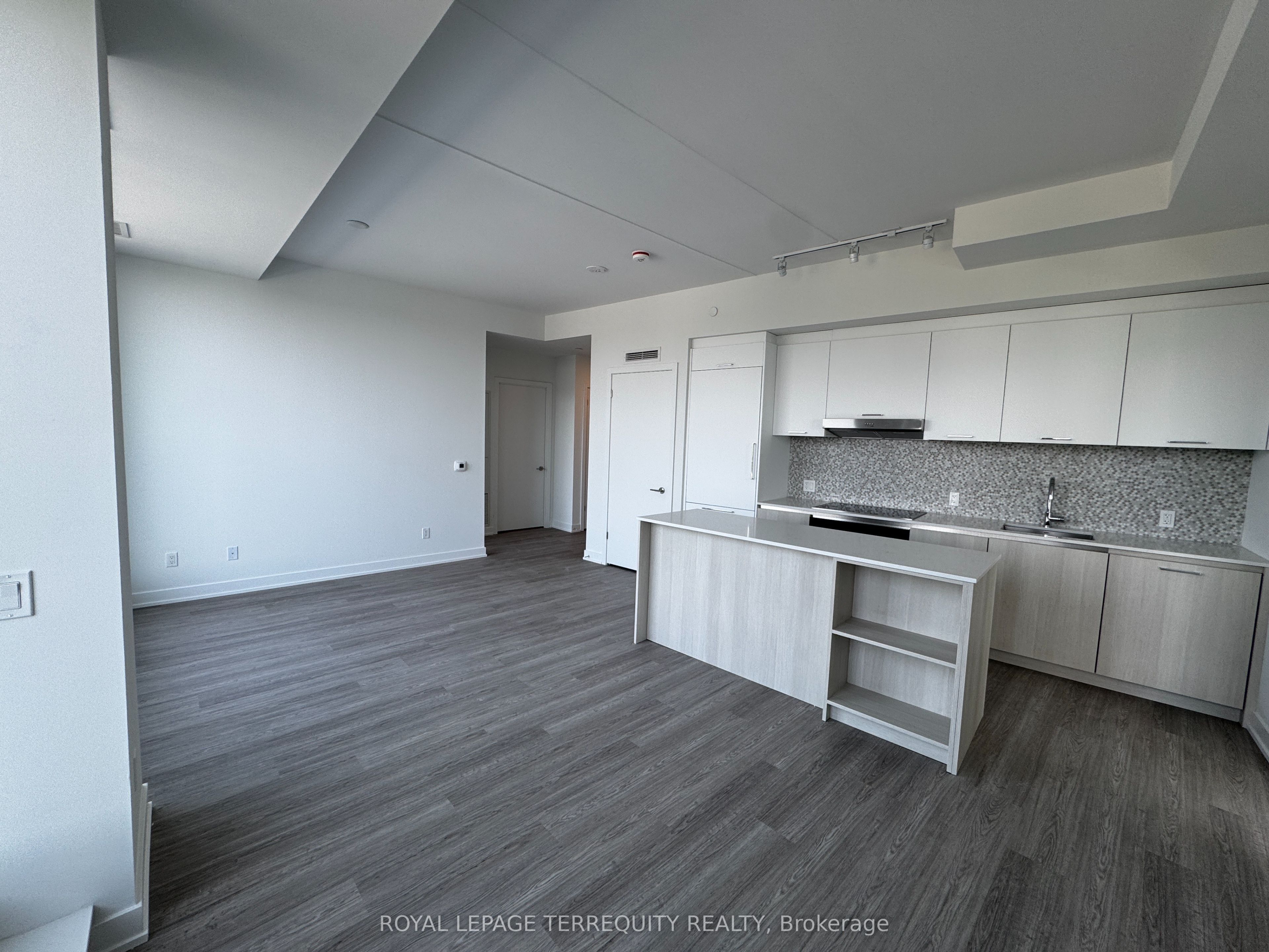 8188 Yonge Street 527