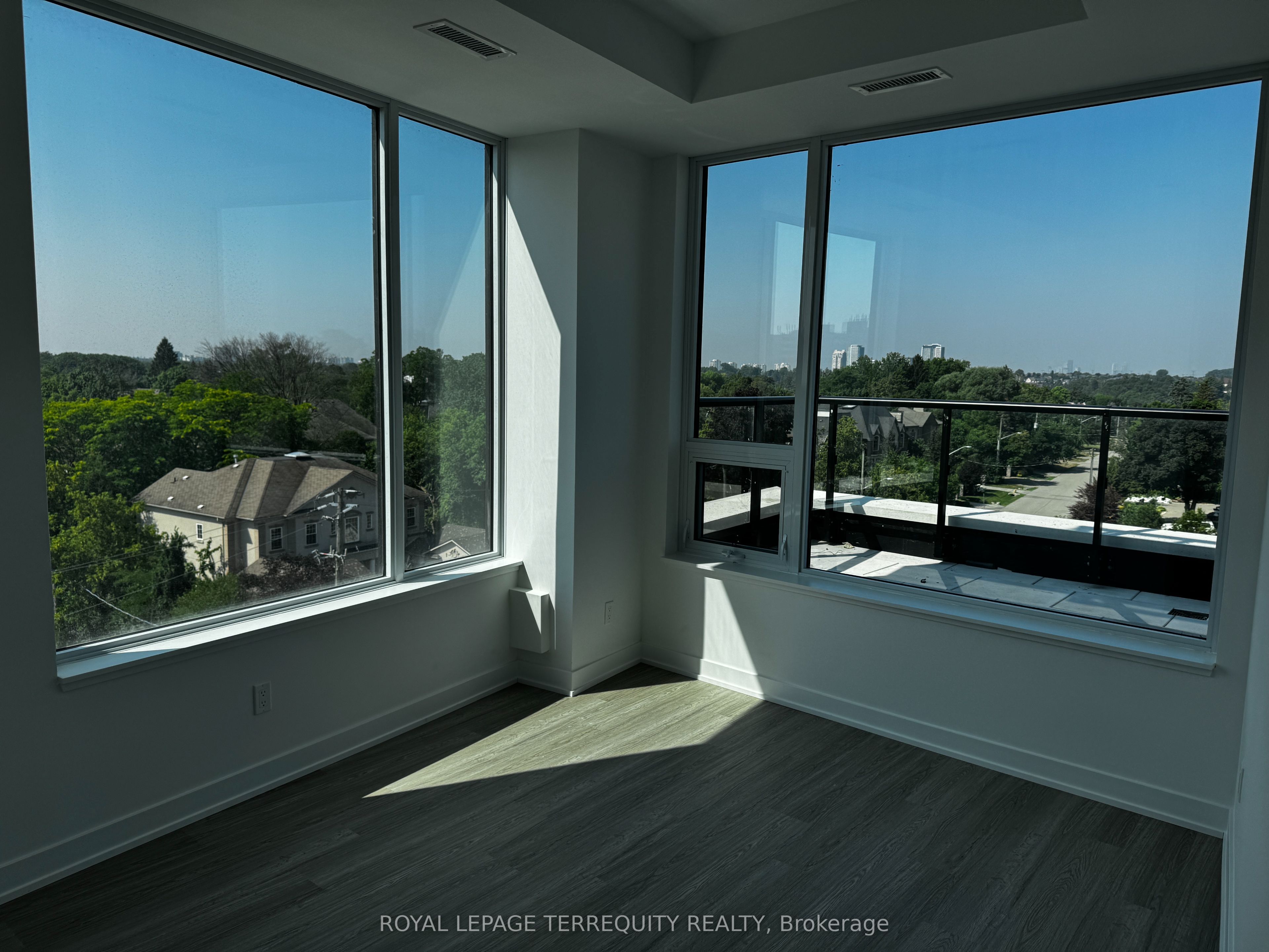 8188 Yonge Street 527