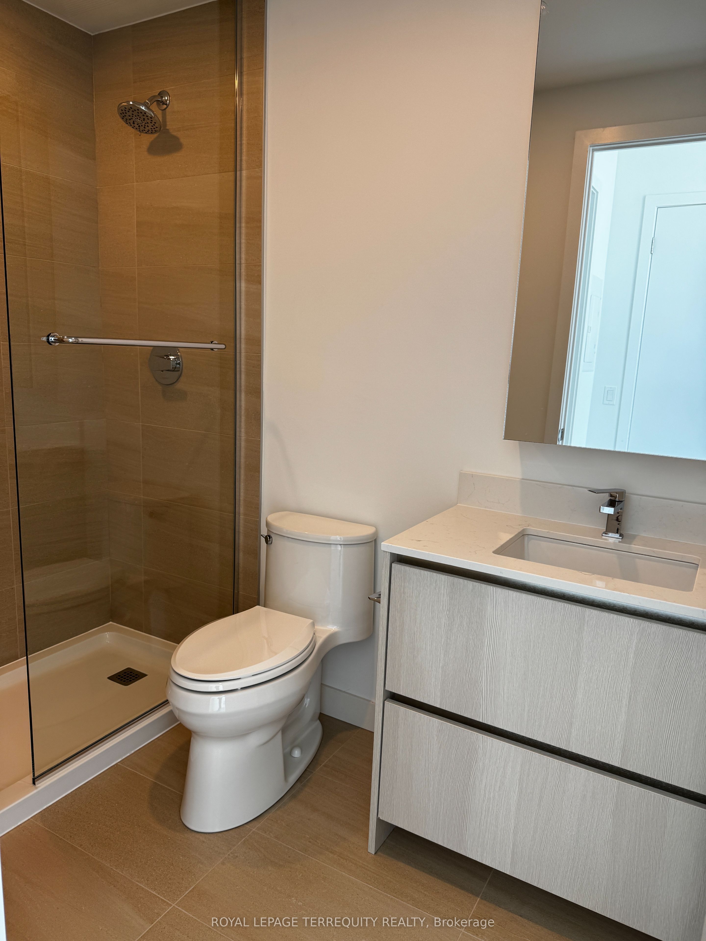 8188 Yonge Street 527