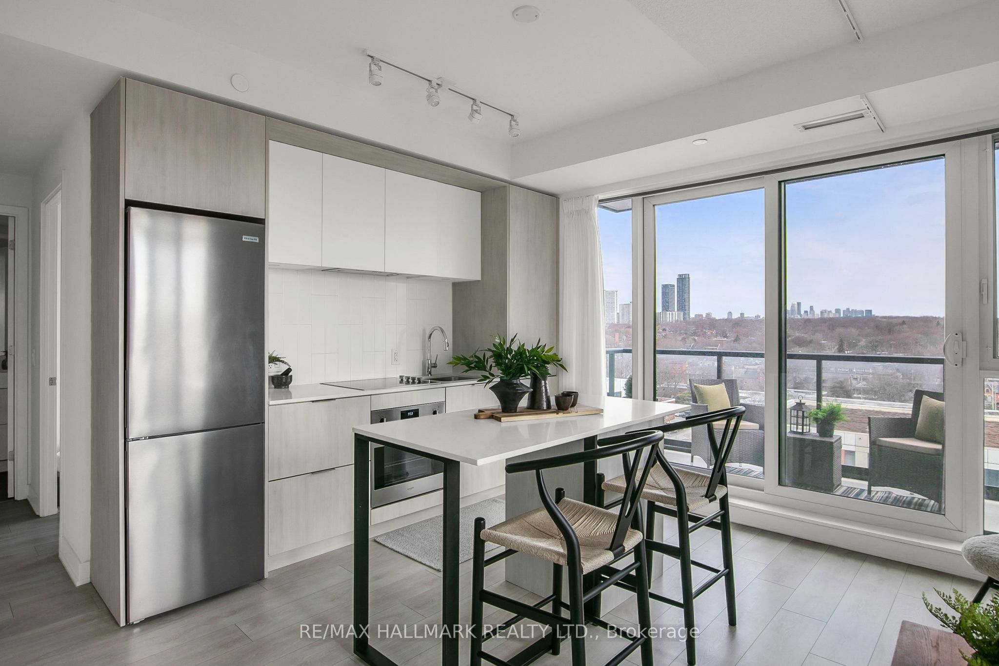 35 Tubman Avenue 1021