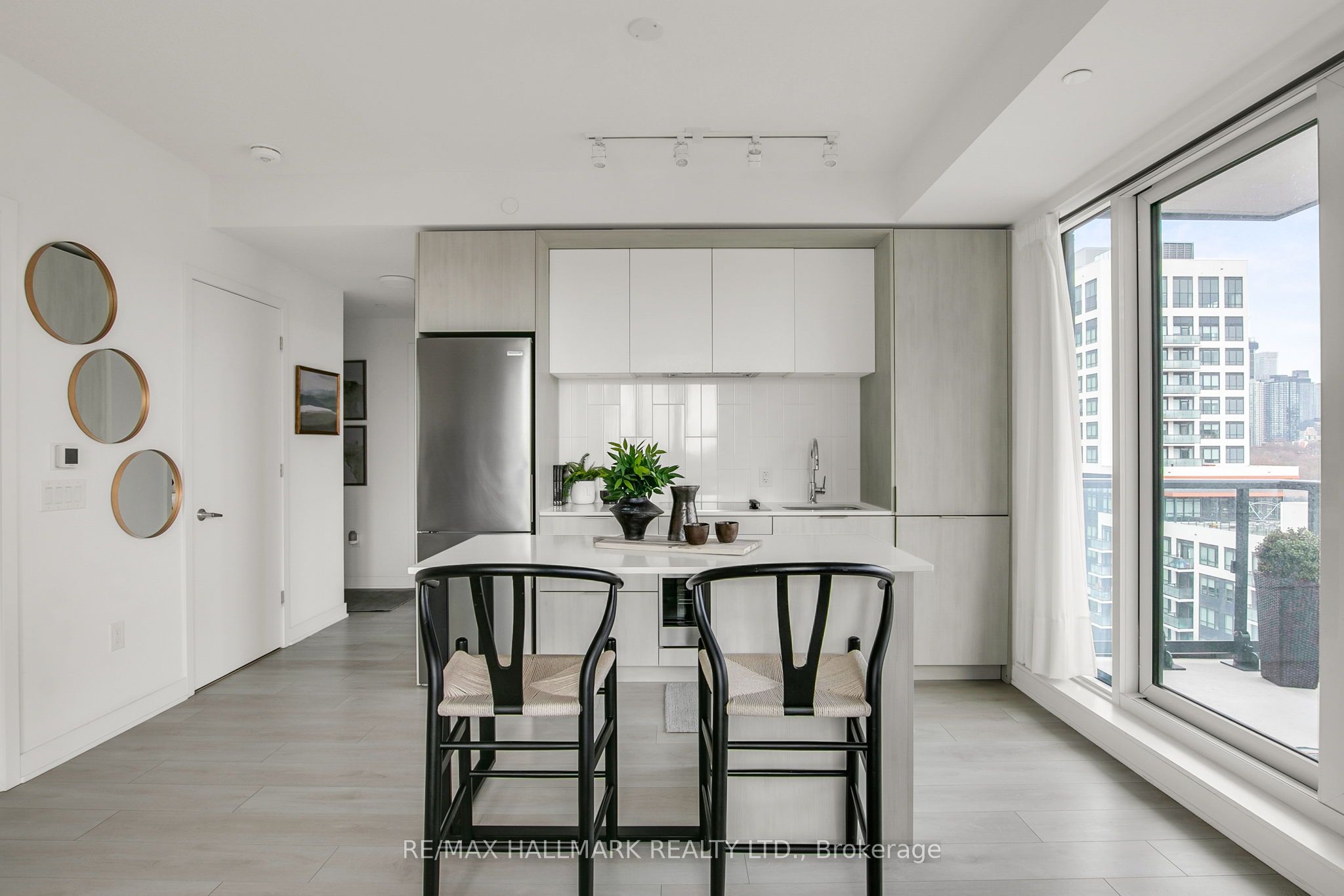 35 Tubman Avenue 1021