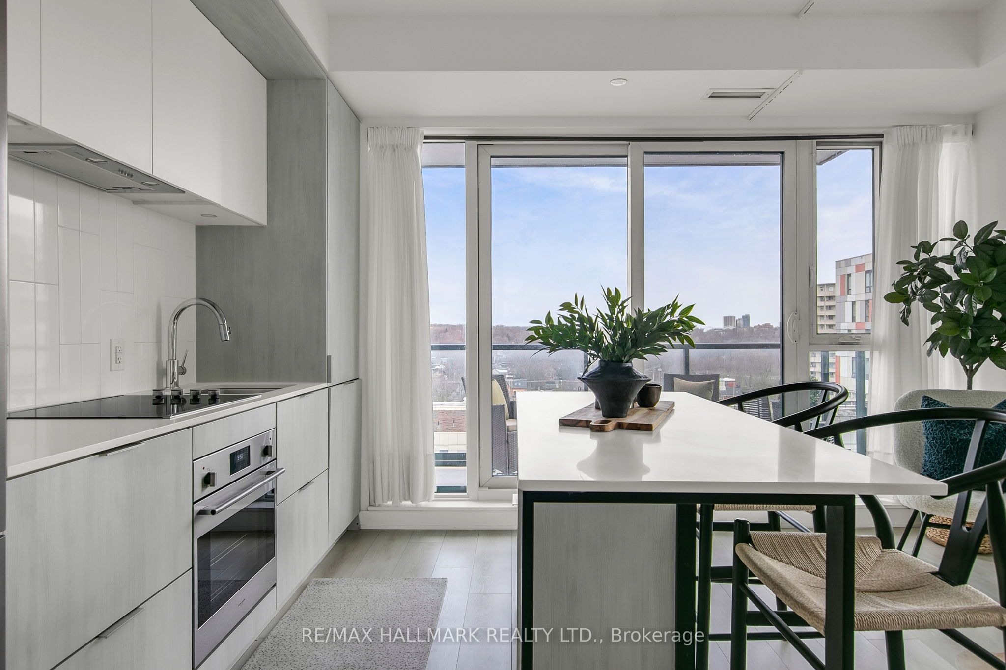 35 Tubman Avenue 1021