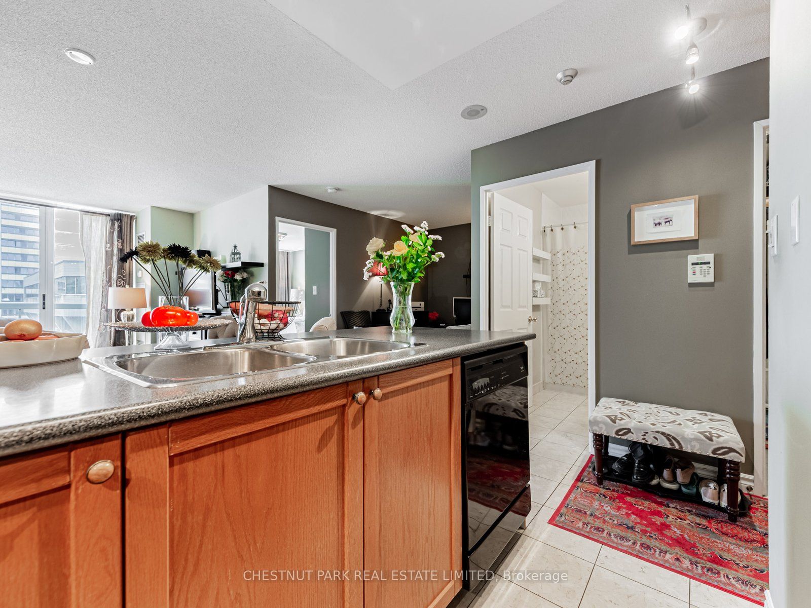 253 Merton Street 611