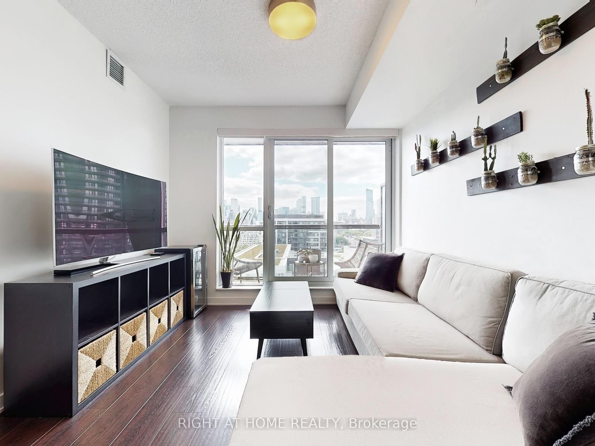 55 Regent Park Boulevard 1407