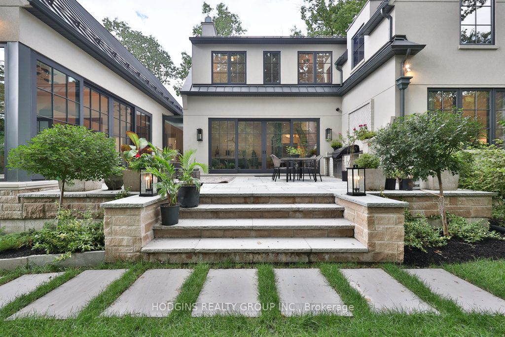 238 Mineola Road W