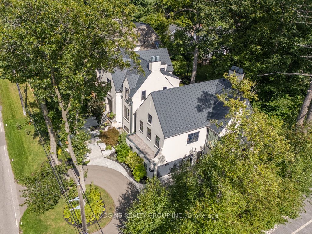 238 Mineola Road W