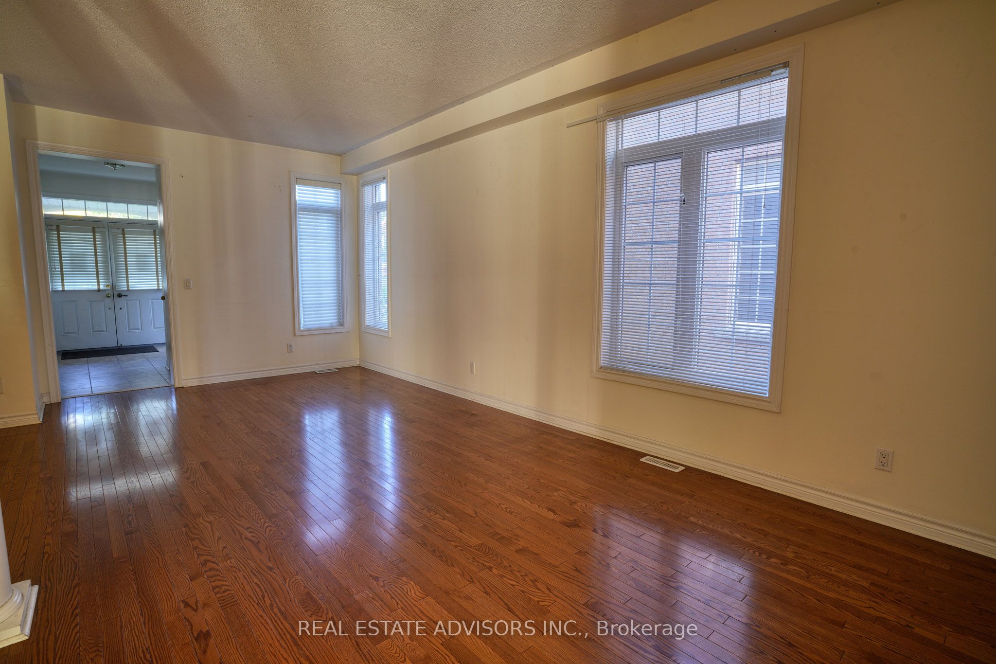 3208 Countess Crescent