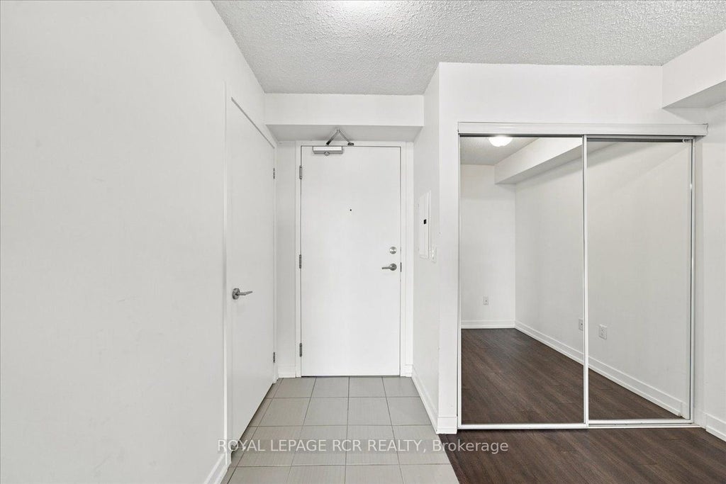 Photo of 812 Lansdowne Avenue #908, Toronto, ON M6H 4K5 (MLS # W13757290)