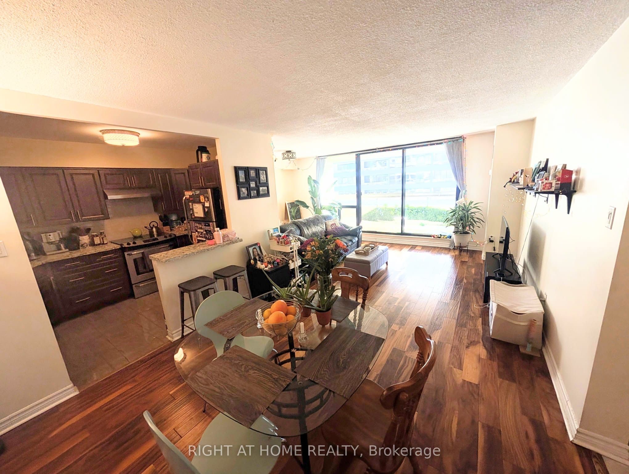 80 Quebec Avenue 607