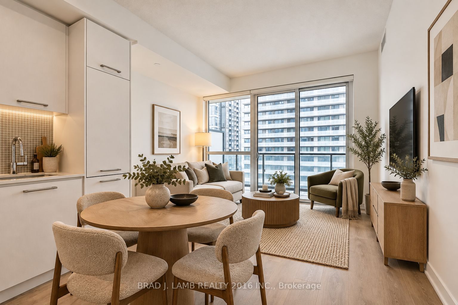 87 Peter Street 2810