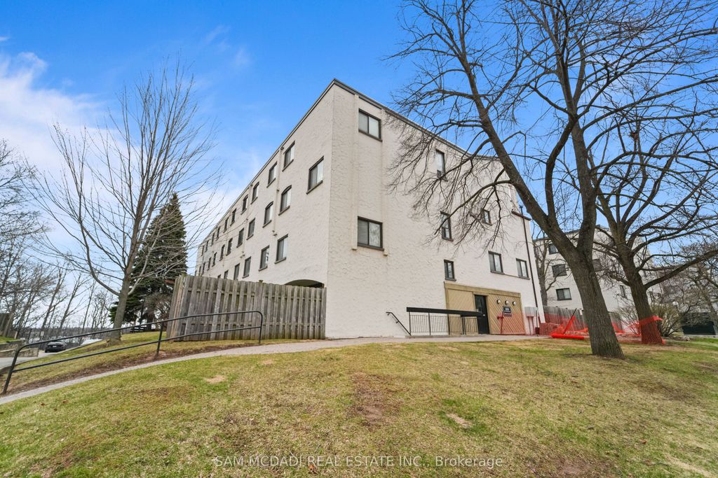 Photo of 1050 Falgarwood Drive #112, Oakville, ON L6H 2P3 (MLS # W13008236)