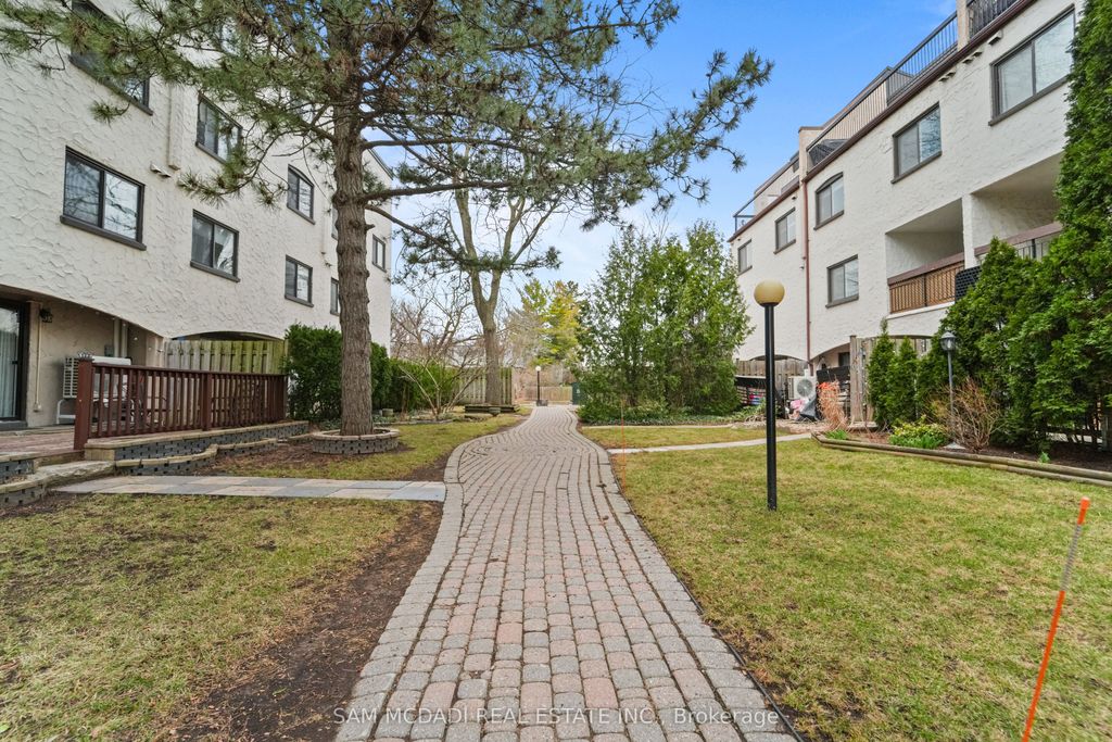 Photo of 1050 Falgarwood Drive #112, Oakville, ON L6H 2P3 (MLS # W13008236)