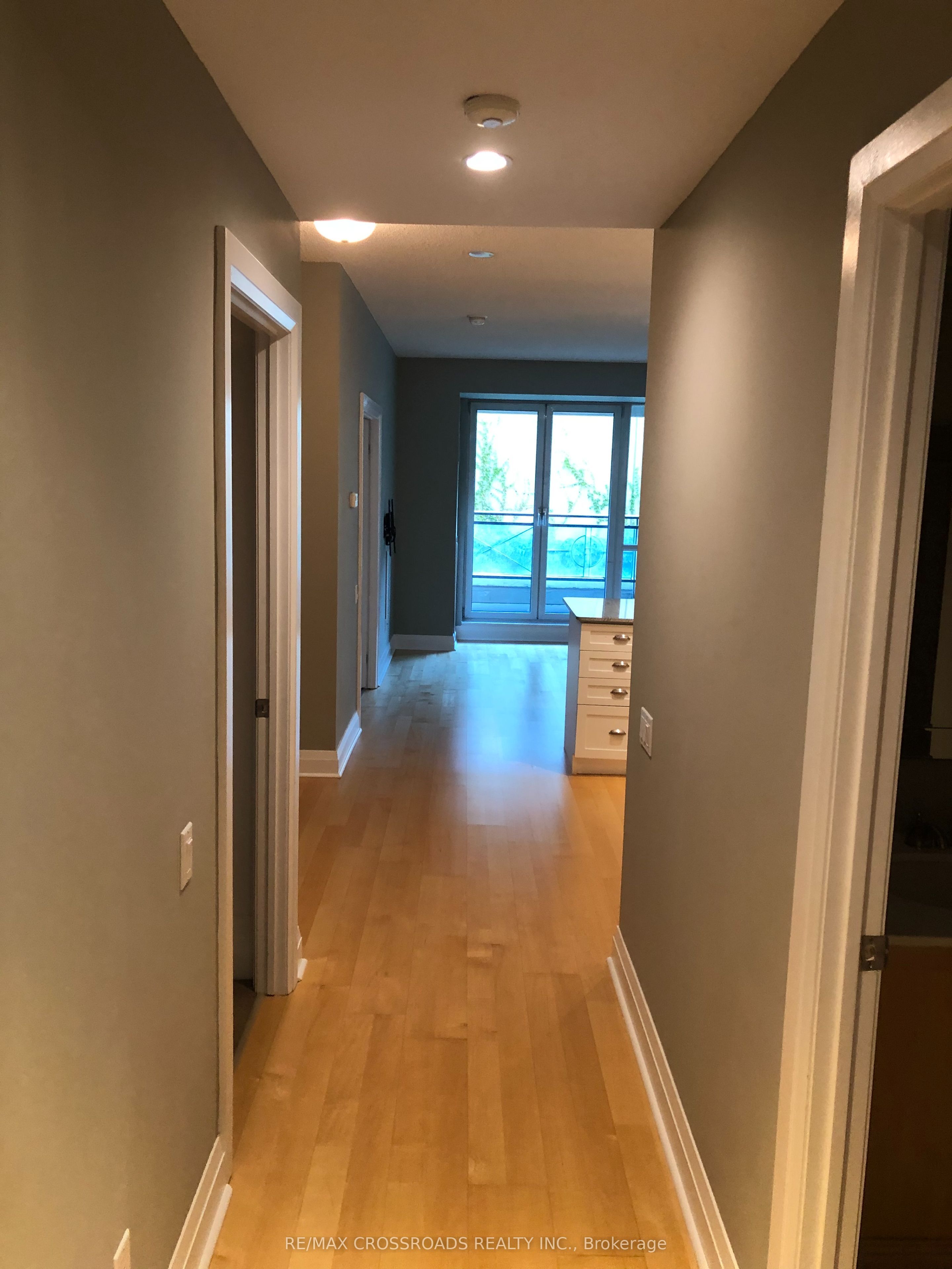 25 Scrivener Square 211