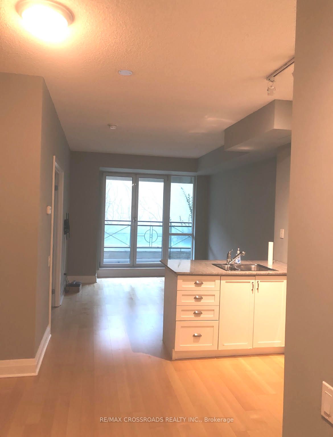 25 Scrivener Square 211