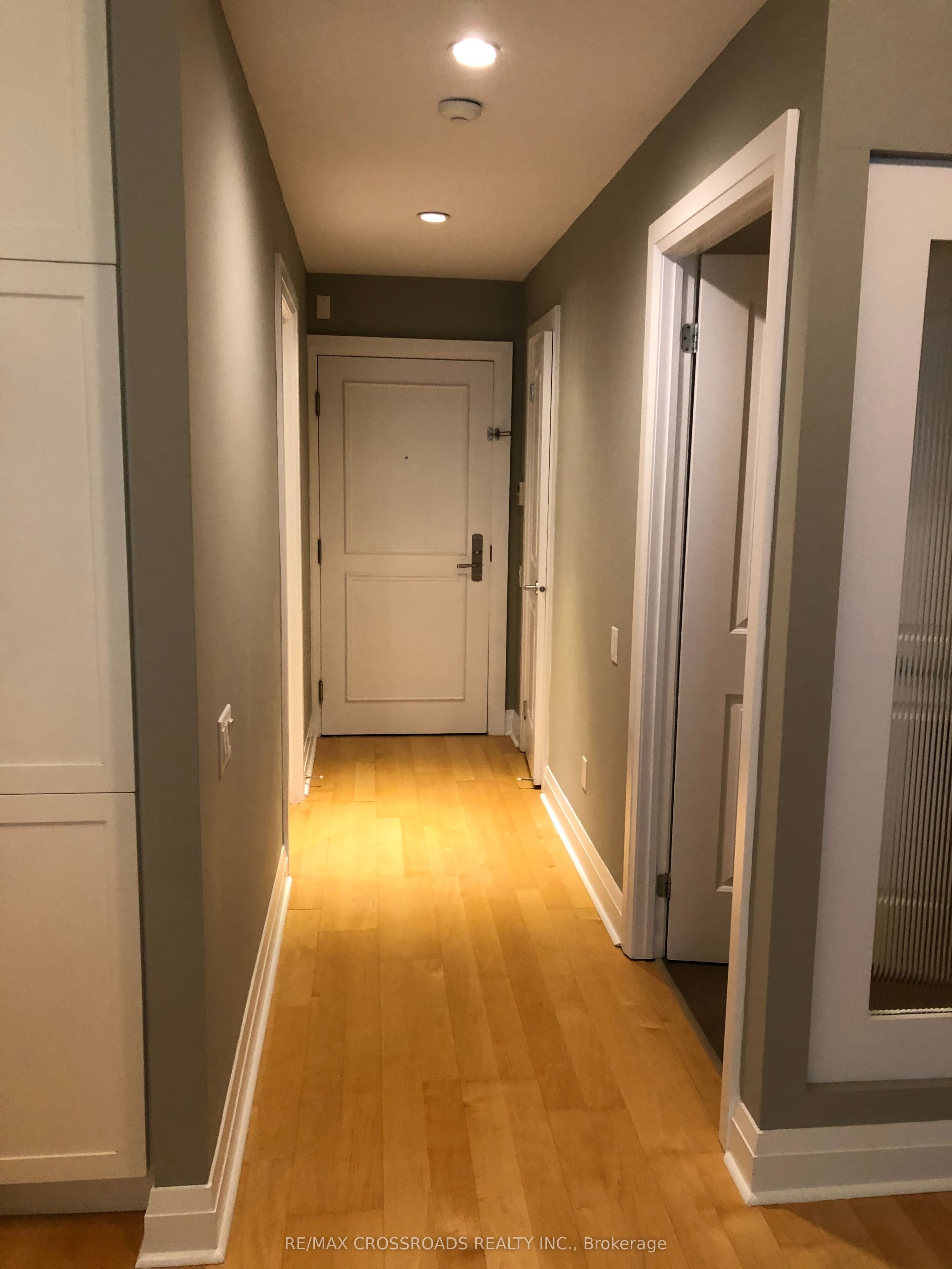 25 Scrivener Square 211