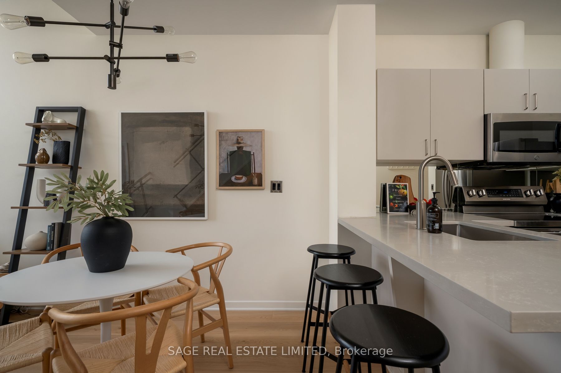 388 Richmond Street W 923