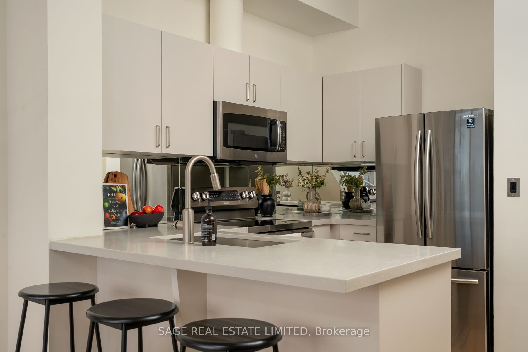 388 Richmond Street W 923