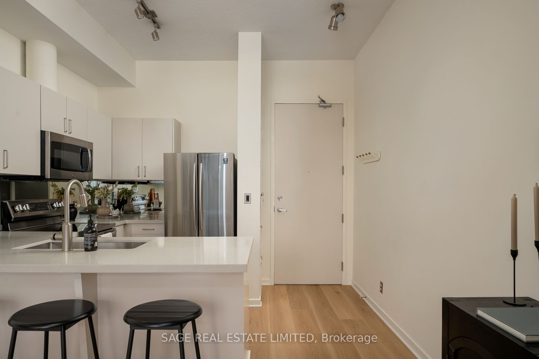 388 Richmond Street W 923