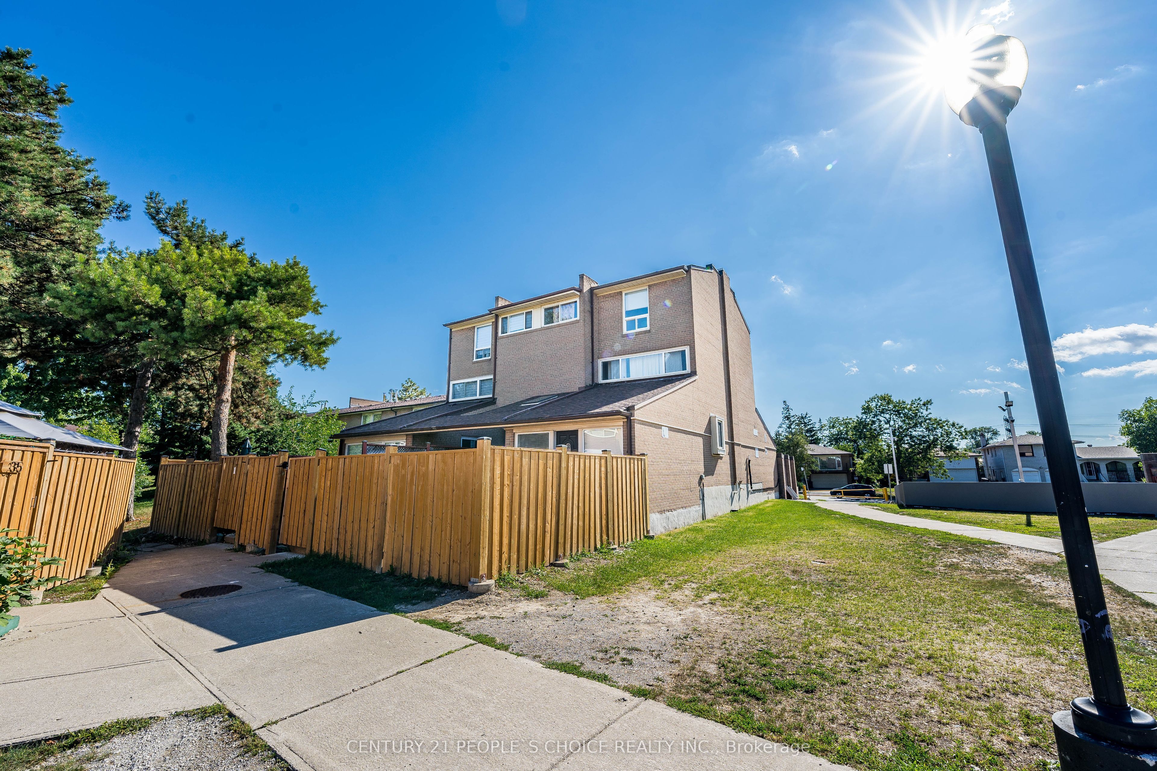 Photo 1 of 35 — 242 John Garland Boulevard 2, Toronto, ON M9V 1N8