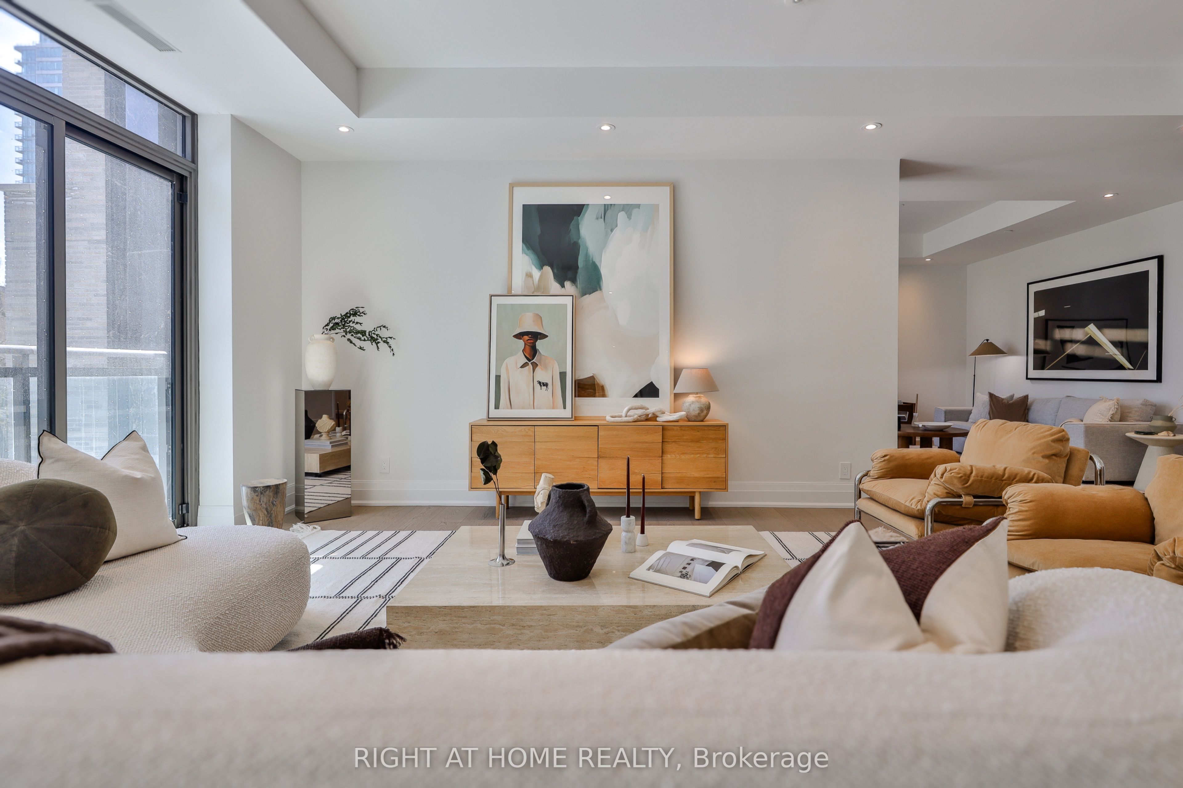 10 Prince Arthur Avenue 404