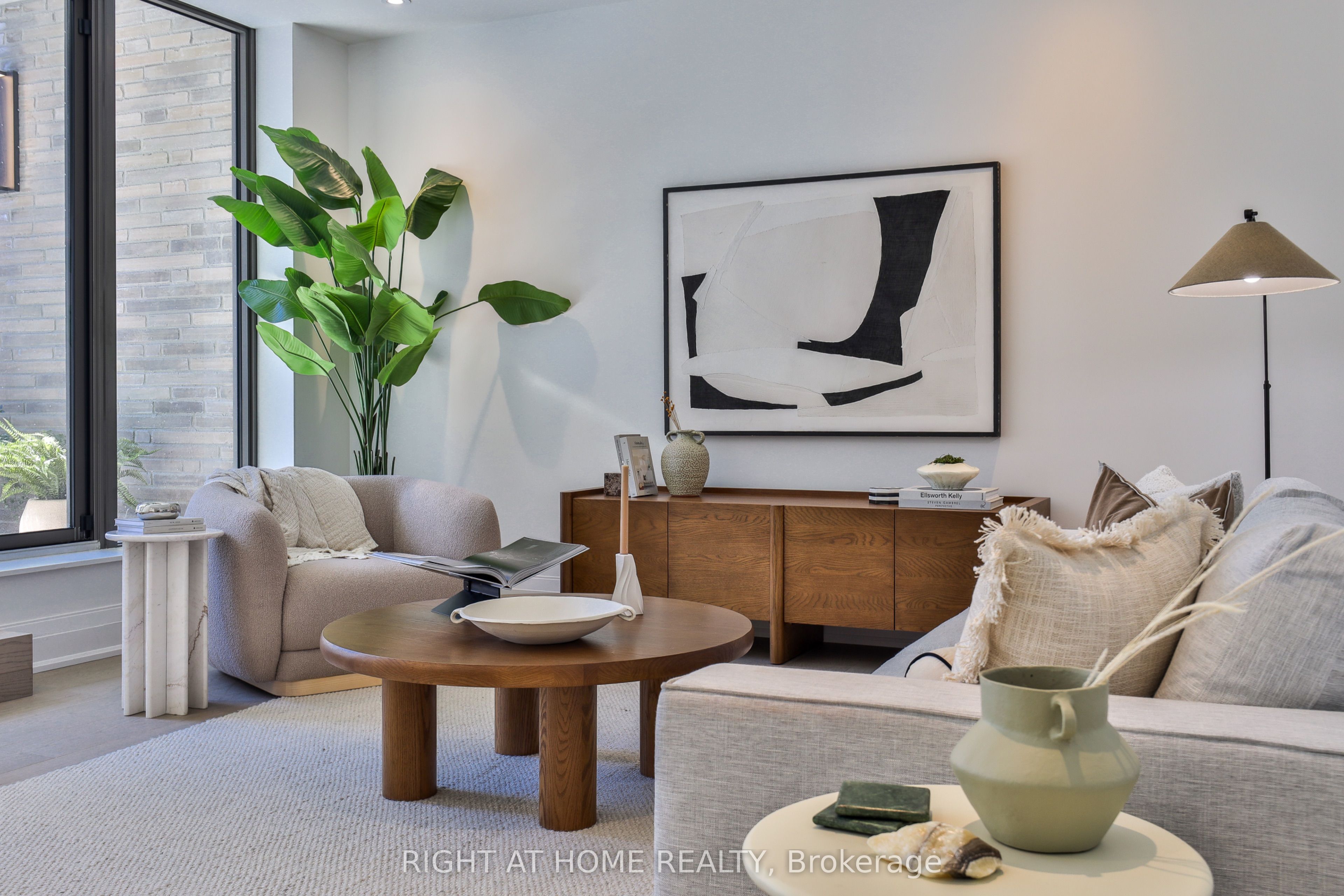 10 Prince Arthur Avenue 404