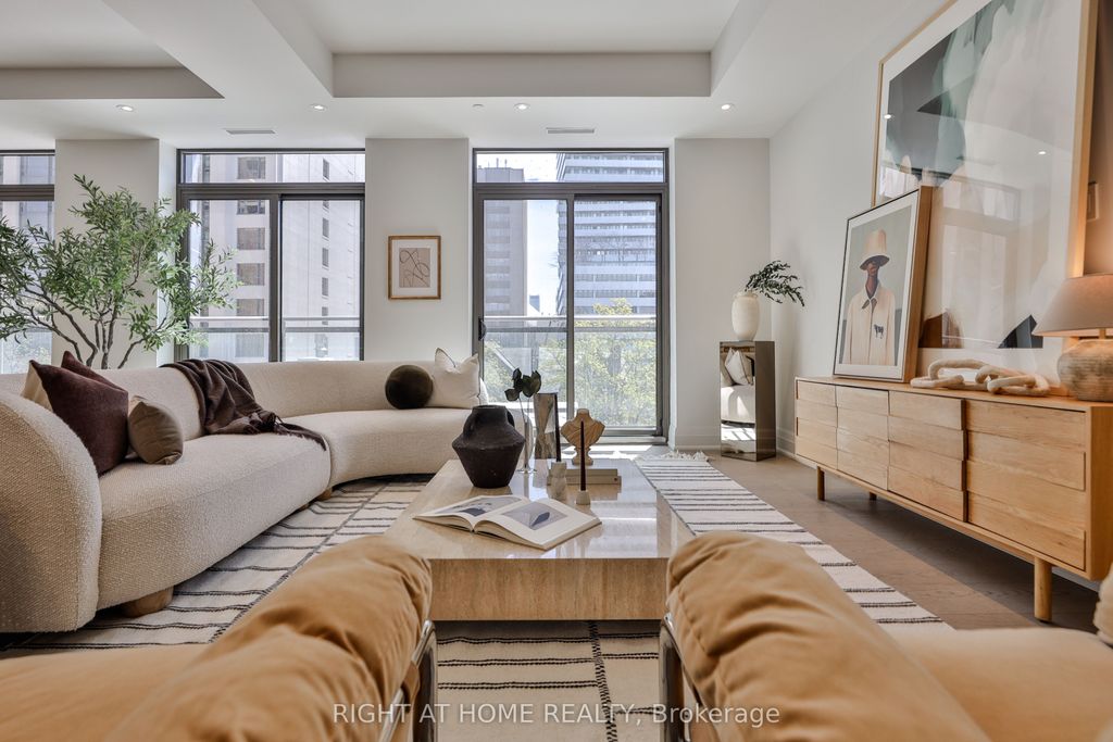 Photo of 10 Prince Arthur Avenue #404, Toronto, ON M5R 1A9 (MLS # C13056756)