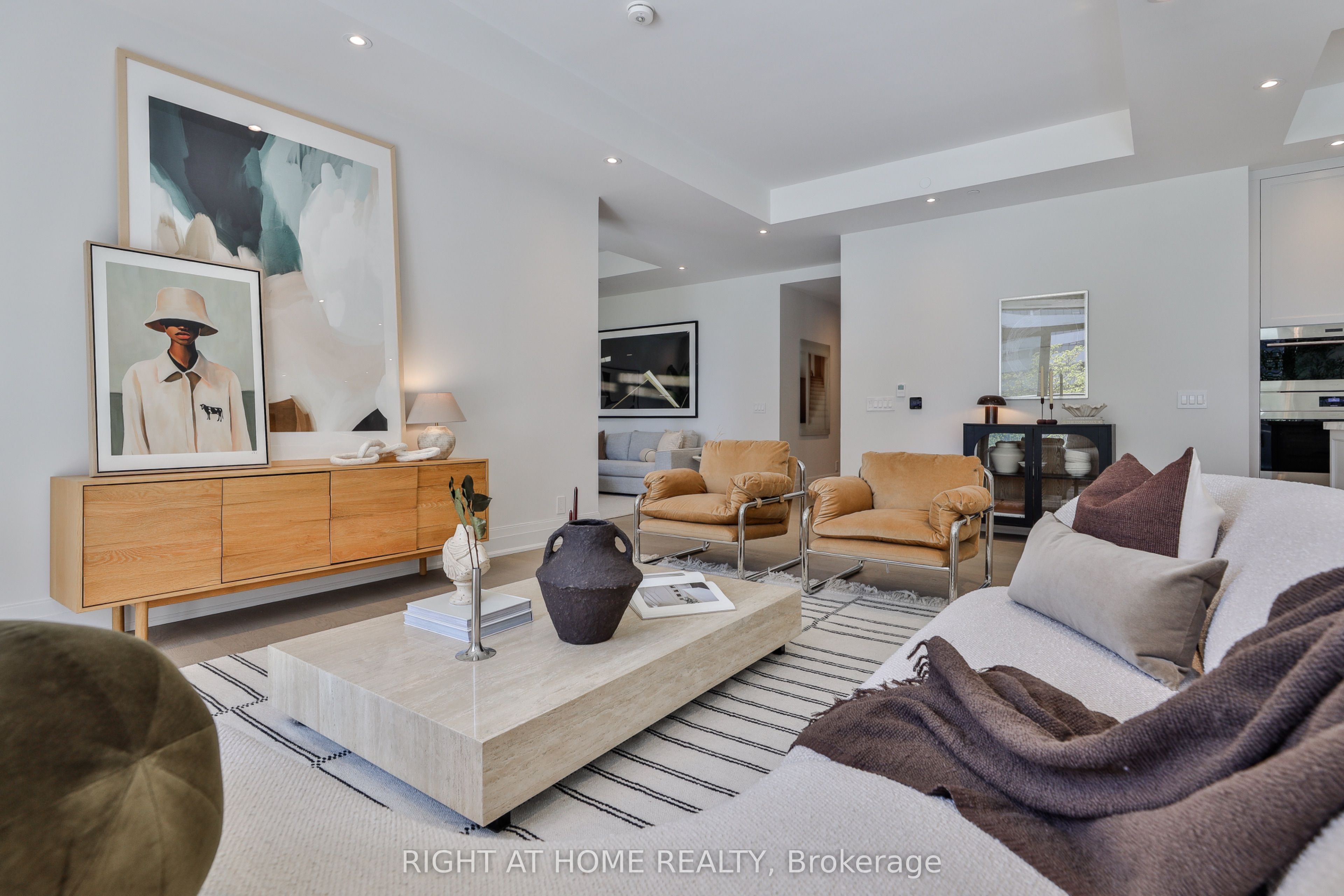 10 Prince Arthur Avenue 404