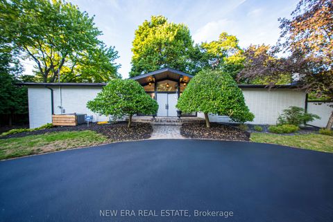 625 Sir Richard's Road Mississauga ON L5C 1A3