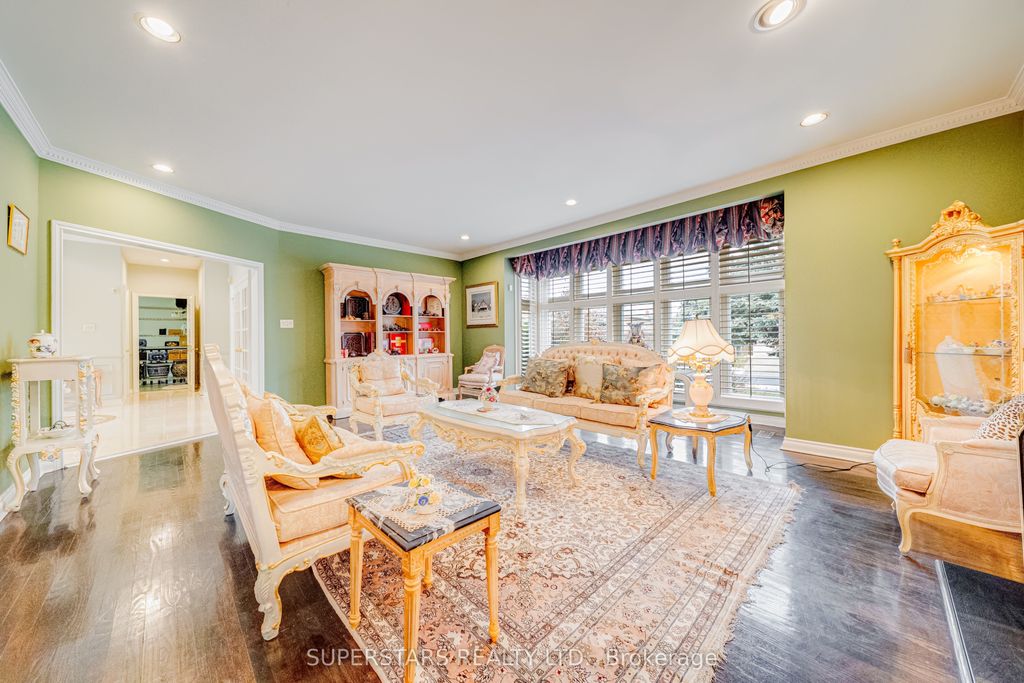 Photo of 28 Edmund Crescent, Richmond Hill, ON L4B 2X8 (MLS # N12894190)