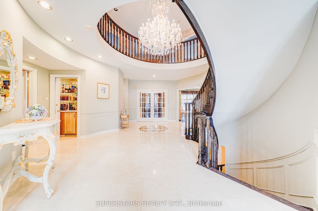 Photo of 28 Edmund Crescent, Richmond Hill, ON L4B 2X8 (MLS # N12894190)