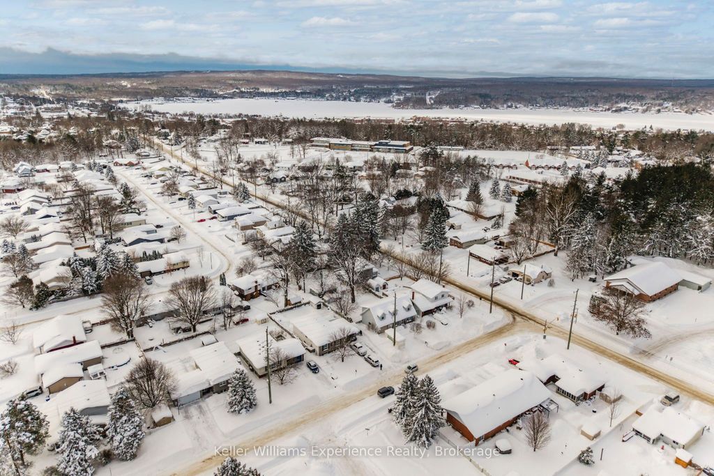 Photo of 4 Dunlop Street, Penetanguishene, ON L9M 1J2 (MLS # S12704956)