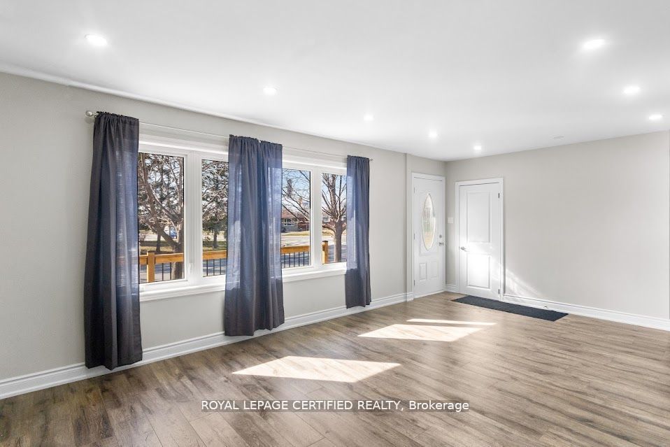 38 Collier Road N